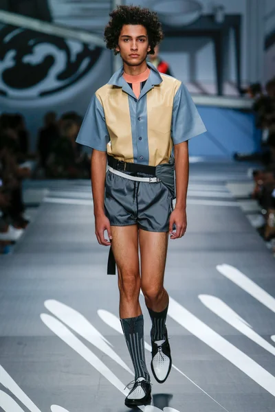 Look 25